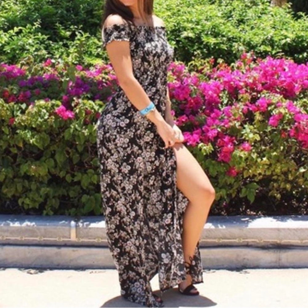 Am Eagle size XS Floral Black Dress, smocked top crinkle fabric